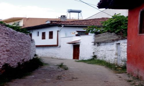 Zdjęcie ALBANIA / Elbasan / Elbasan / Uliczka starego miasta