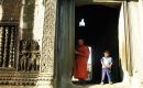 Zdjecie KAMBOD�A / Siem Reap / Angkor Wat / Opiekun