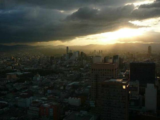 Zdj�cia: Torre Latinoamericana, Meksyk df, Miasto na wysokosci 140m w trakcie zachodu, MEKSYK