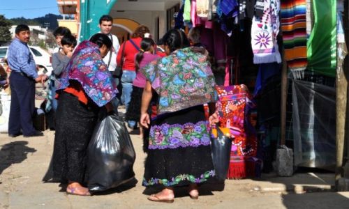 Zdjecie MEKSYK / Chiapas / San Juan Chamula / u Indian Tzotzi
