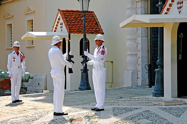 Zdjęcia: Monaco, Lazurowe wybrzeże , Zmiana warty, MONAKO Zdjęcia: Monaco, Lazurowe wybrzeże , Zmiana warty, MONAKO