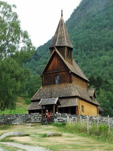 NORWEGIA / Centralna Norwegia / Urnes / Ko�ci� w Urnes