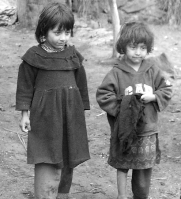 Zdjęcia: Jalalabad, Jalalabad, marzenia wiszą na jej szyji, AFGANISTAN Zdjęcia: Jalalabad, Jalalabad, marzenia wiszą na jej szyji, AFGANISTAN
