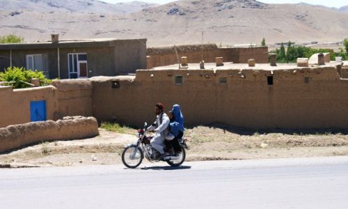 Zdjecie AFGANISTAN / Ghazni / okolice Ghazni / rodzinny rodek lokomocji