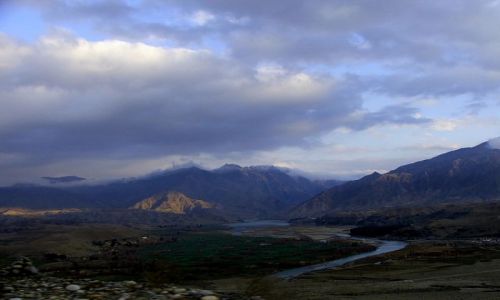 AFGANISTAN / pd Afganistanu / . / Gry s tu pikne