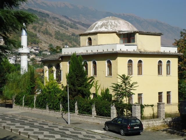 Zdjęcia: Gjirokaster, Gjirokaster, Meczet przerobiony na mieszkania, ALBANIA Zdjęcia: Gjirokaster, Gjirokaster, Meczet przerobiony na mieszkania, ALBANIA