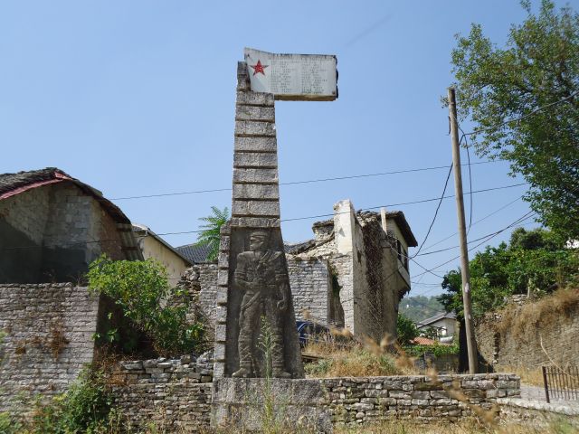 Zdjęcia: Gjirokaster, Gjirokaster, Z minionej epoki, ALBANIA Zdjęcia: Gjirokaster, Gjirokaster, Z minionej epoki, ALBANIA
