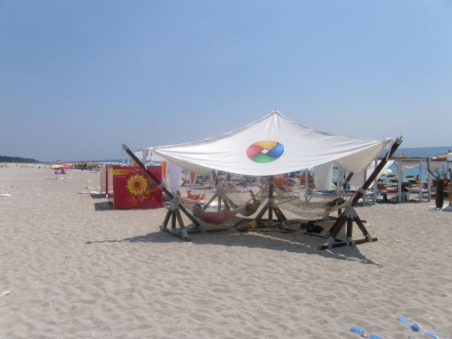 Zdjęcia: Dhermi, Bałkany, "Parasolki " na plaży, ALBANIA Zdjęcia: Dhermi, Bałkany, "Parasolki " na plaży, ALBANIA