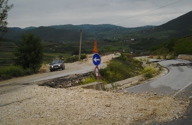 Zdjęcia: Albania - droga na prowincji, Szosa, ALBANIA Zdjęcia: Albania - droga na prowincji, Szosa, ALBANIA