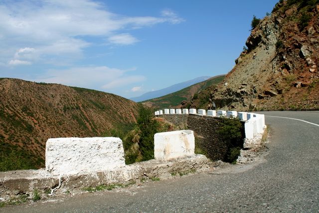 Zdjęcia: Góry Albanii, Zakręt 2, ALBANIA Zdjęcia: Góry Albanii, Zakręt 2, ALBANIA