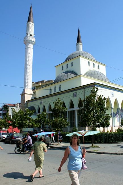 Zdjęcia: Szkodra, Przed meczetem, ALBANIA Zdjęcia: Szkodra, Przed meczetem, ALBANIA