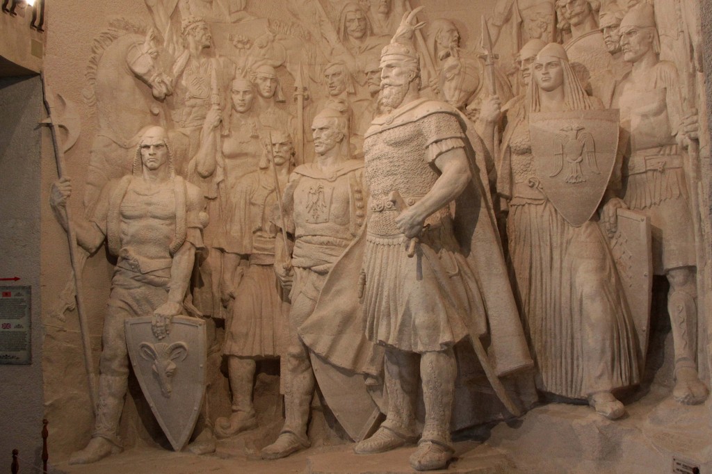 Zdjęcia: Kruje, Skanderbeg z wojami, ALBANIA Zdjęcia: Kruje, Skanderbeg z wojami, ALBANIA