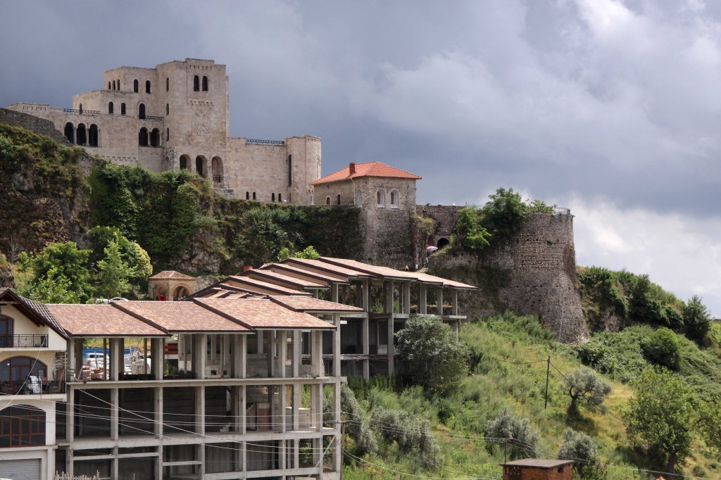 Zdjęcia: Kruje, Z wizytą u Skanderbega, ALBANIA Zdjęcia: Kruje, Z wizytą u Skanderbega, ALBANIA
