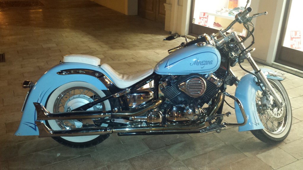 Zdjęcia: Tirana, Morgan Luksus i bieda, ALBANIA Zdjęcia: Tirana, Morgan Luksus i bieda, ALBANIA