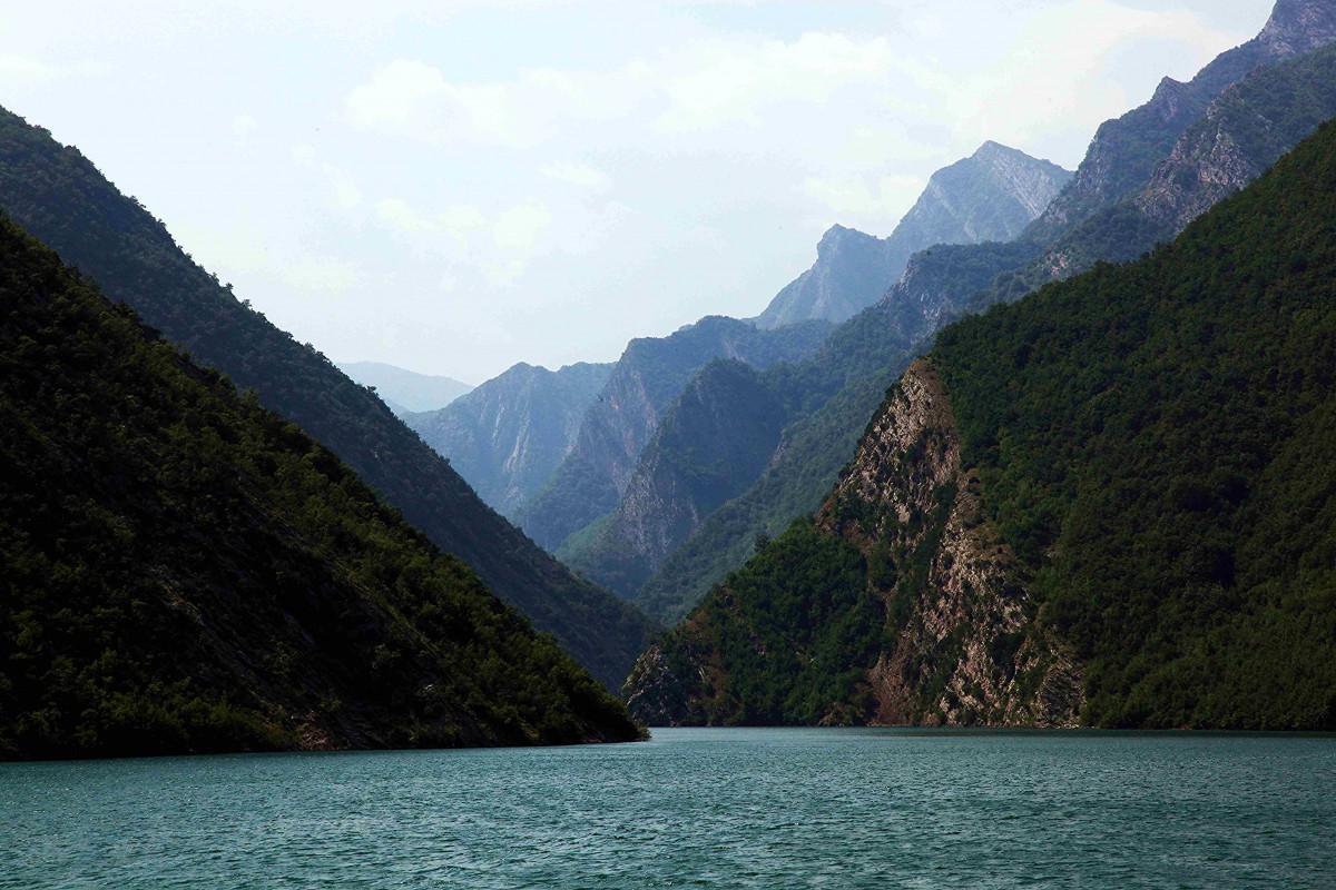 Zdjęcia: Jezioro Koman , Kukes, Zygzakowaty szlak wodny, ALBANIA Zdjęcia: Jezioro Koman , Kukes, Zygzakowaty szlak wodny, ALBANIA