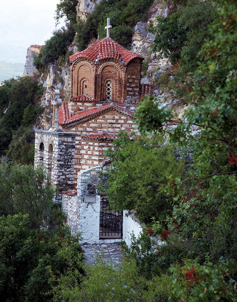 Zdjęcia: Na stoku wzgórza zamkowego, Berat, Cerkiew św. Michała Archanioła, ALBANIA Zdjęcia: Na stoku wzgórza zamkowego, Berat, Cerkiew św. Michała Archanioła, ALBANIA