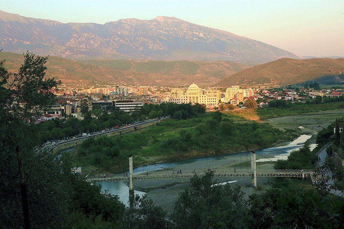 Zdjęcia: Nad rzeką Osum, Berat, O zachodzie słońca, ALBANIA Zdjęcia: Nad rzeką Osum, Berat, O zachodzie słońca, ALBANIA