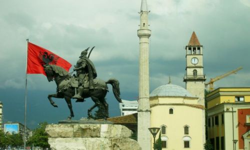 Zdjcie ALBANIA / Tirana / pl. Skantenberga / Skantendberg
