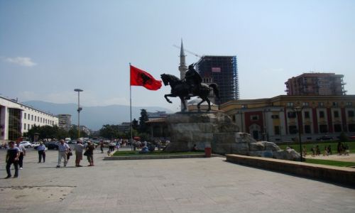 Zdj�cie ALBANIA / - / Tirana / Centrum Tirany w budowie