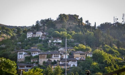 ALBANIA / Gjirokaster / Gjirokaster / Miasto biaych dachw