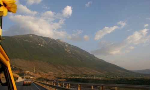 Zdjecie ALBANIA / okolice Shkoderu / nowa autostrada na trasie Kosowo-Czarnogra / krajobrazy na trasie wyprawy
