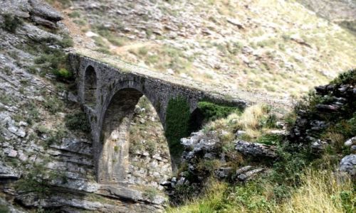 Zdjcie ALBANIA / Gjirokaster / Wzgrza na miastem / Mocarz
