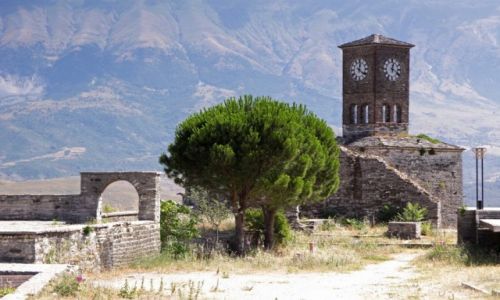 Zdjcie ALBANIA / - / Gjirokaster / Zamek w miecie tysica schodw