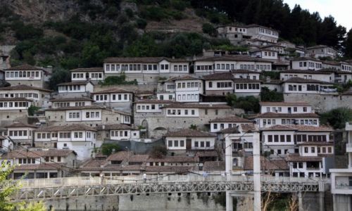 Zdjęcie ALBANIA / - / Berati / Miasto tysiąca okien 3
