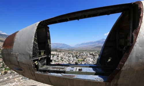 Zdjecie ALBANIA / Gjirokastra / Zamek z XII w. / Widok na miasto przez Air Force 1 