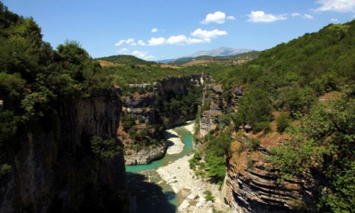 Zdjecie ALBANIA / Berat / Corovoda / Kanion rzeki Osum