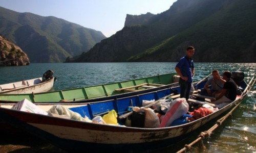 Zdjcie ALBANIA / Kukes / Przysta Komani / Zaopatrzenie