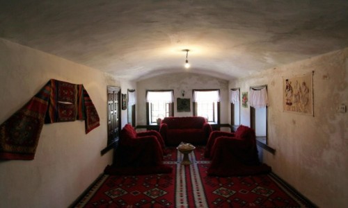 Zdjęcie ALBANIA / Saranda / Gjirokastra / Muzeum Etnograficzne, wnętrze tradycyjnego domu