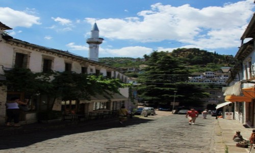 Zdjęcie ALBANIA / Gjirokastra / Starówka / Meczet z 1757r.