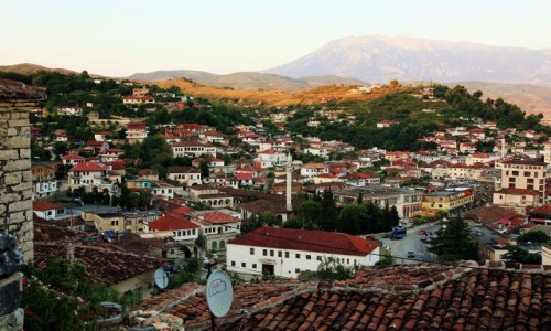 Zdjcie ALBANIA / Berat / Ze stoku wzgrza zamkowego / Panorama miasta