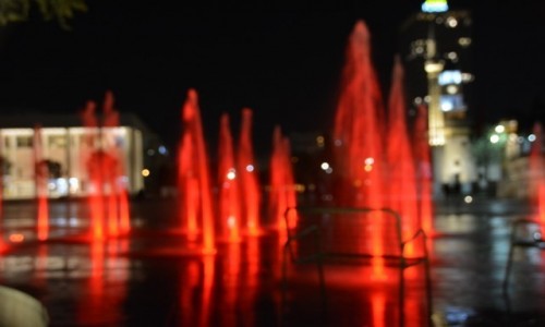 Zdjecie ALBANIA / Stolica / Tirana / Woda i wiato