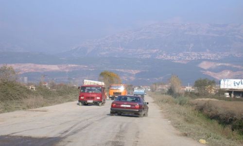 Zdjecie ALBANIA / brak / Bilaj / Z okien samochodu - drogi albaskie