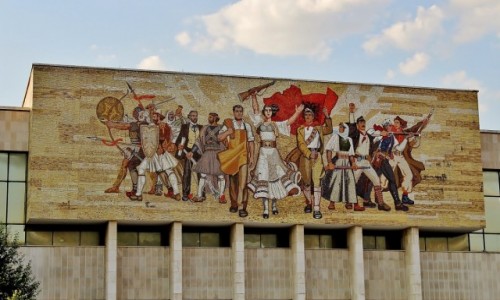 Zdjcie ALBANIA / Tirana / Tirana / Mozaika na frontonie Narodowego Muzeum Historycznego