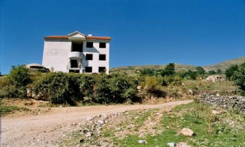 Zdjecie ALBANIA / brak / okolice Peshkopi / Bezpieczny dom