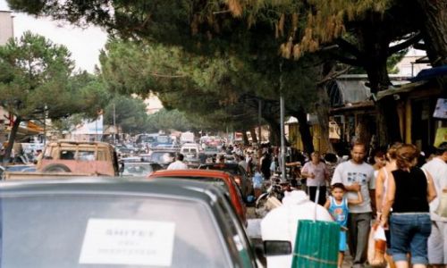 Zdjcie ALBANIA / brak / Tirana / Zatoczona ulica w Tiranie
