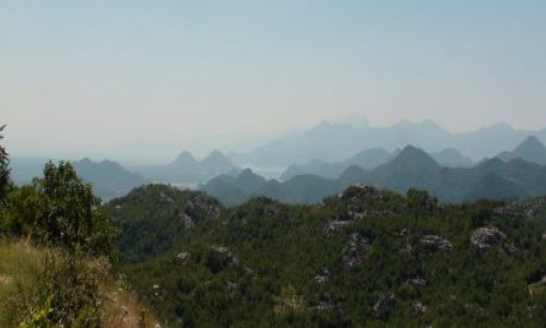 Zdjęcie ALBANIA / Park Narodowy / Lake Skadar / Utopione w górach