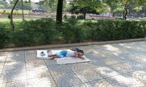 Zdj�cie ALBANIA / Ba�kany / Tirana / drzemka w centrum Tirany