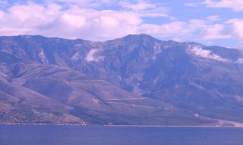 Zdjęcie ALBANIA / Wybrzeże  Morza Śródziemnego / Gory Pindos / górzyste wybrzeże Albanii