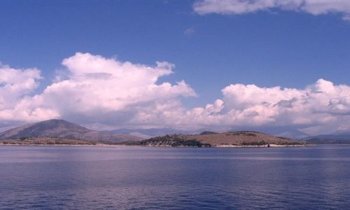 Zdjęcie ALBANIA / Morze Śródziemne /  w drodze do Grecji / niebo nad Albanią