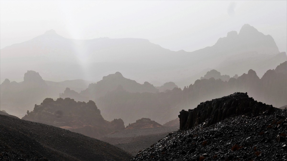 Zdjęcia: Okolice Tamanrasset, Sahara, Sahara bywa również czarna, ALGIERIA Zdjęcia: Okolice Tamanrasset, Sahara, Sahara bywa również czarna, ALGIERIA