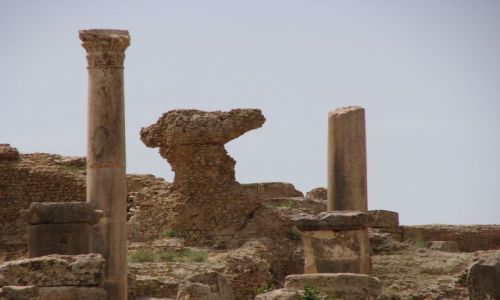 Zdjcie ALGIERIA / Timgad / ruiny staroytnego miasta / czas potrafi rzebi