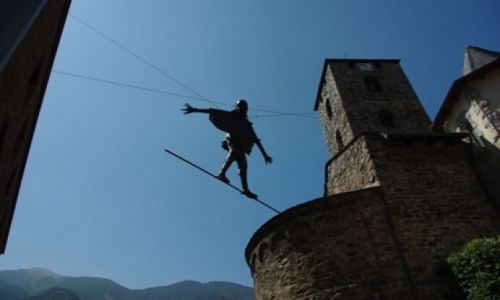 Zdjęcie ANDORA / brak / miasto Andora de vella / rycerz akrobata