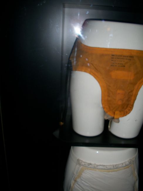 Zdjęcia: Londyn, muzeum techniki, dział odkrycia kosmosu, kosmiczny pampers, ANGLIA Zdjęcia: Londyn, muzeum techniki, dział odkrycia kosmosu, kosmiczny pampers, ANGLIA