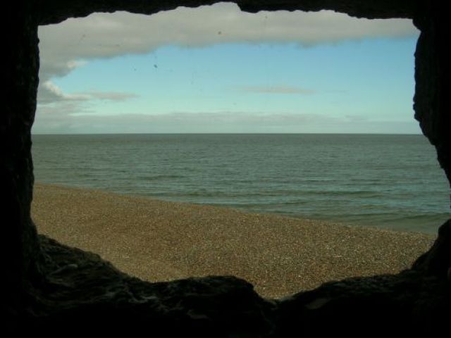 Zdjęcia: okolice Cromer, Norfolk, Pollska???(widok z wnetrza bunkru), ANGLIA Zdjęcia: okolice Cromer, Norfolk, Pollska???(widok z wnetrza bunkru), ANGLIA