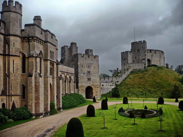 Zdjęcia: Arundel, West Sussex, Arundel - dziedziniec, ANGLIA Zdjęcia: Arundel, West Sussex, Arundel - dziedziniec, ANGLIA