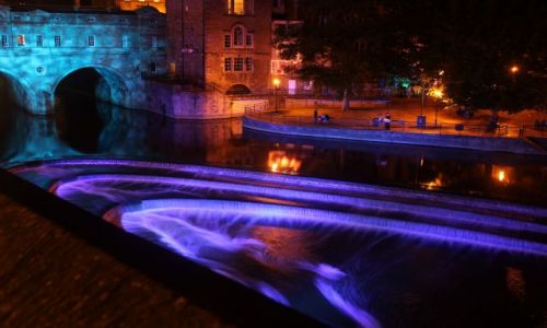 Zdjecie ANGLIA / bath somerset / rzeka Avon w centru miasta / konkurs wodne kaskady noca